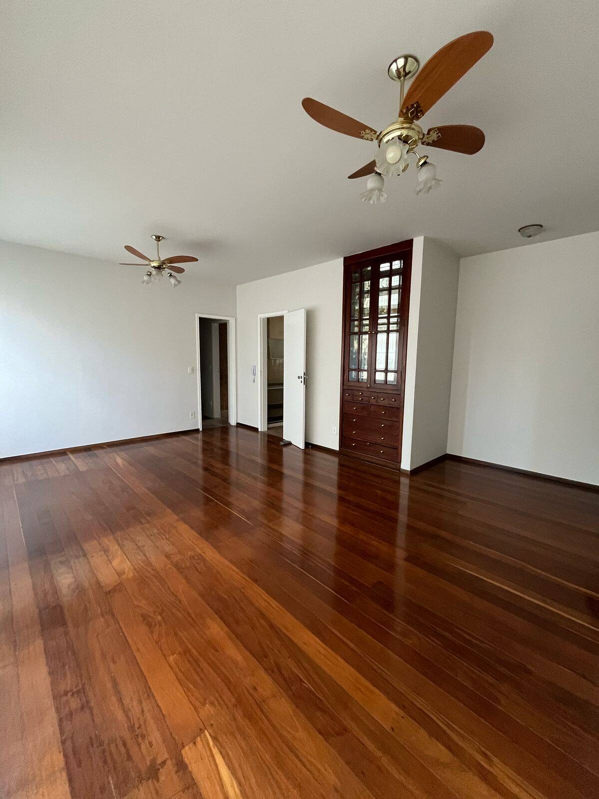 Apartamento para alugar com 3 quartos, 120m² - Foto 3