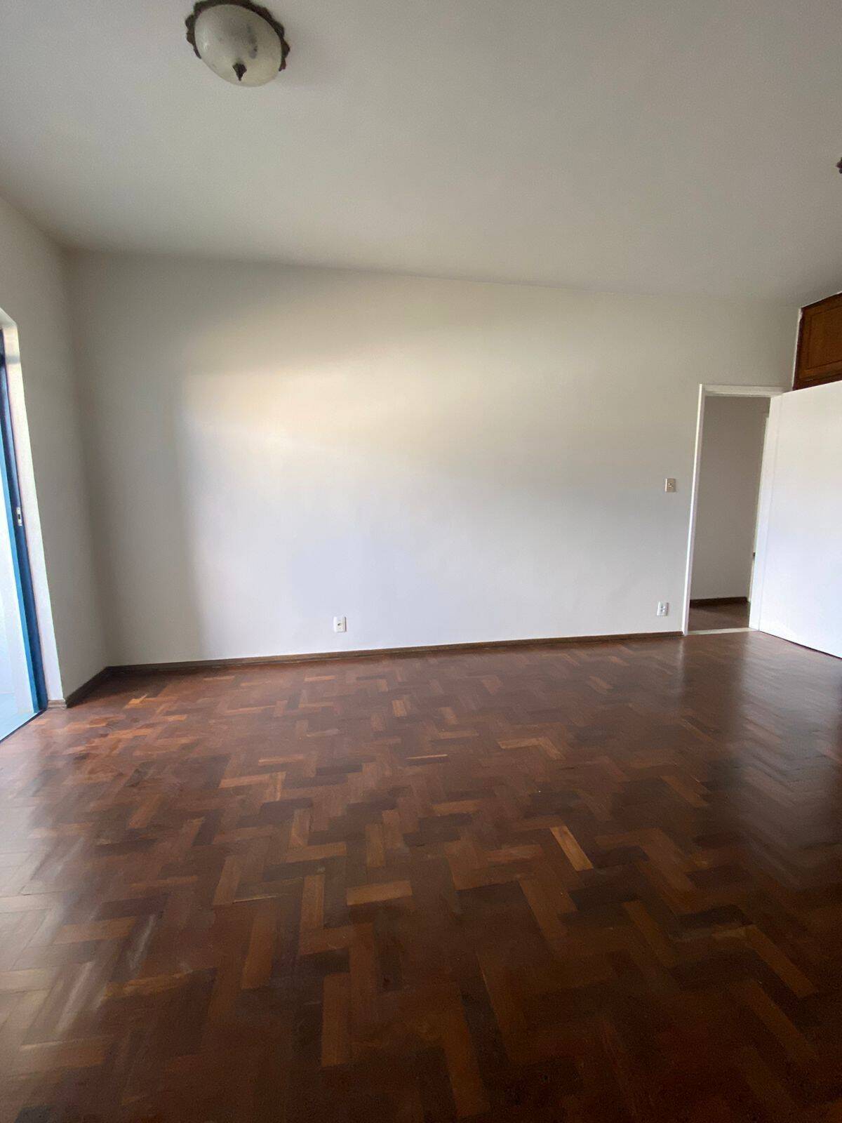 Apartamento para alugar com 3 quartos, 120m² - Foto 2